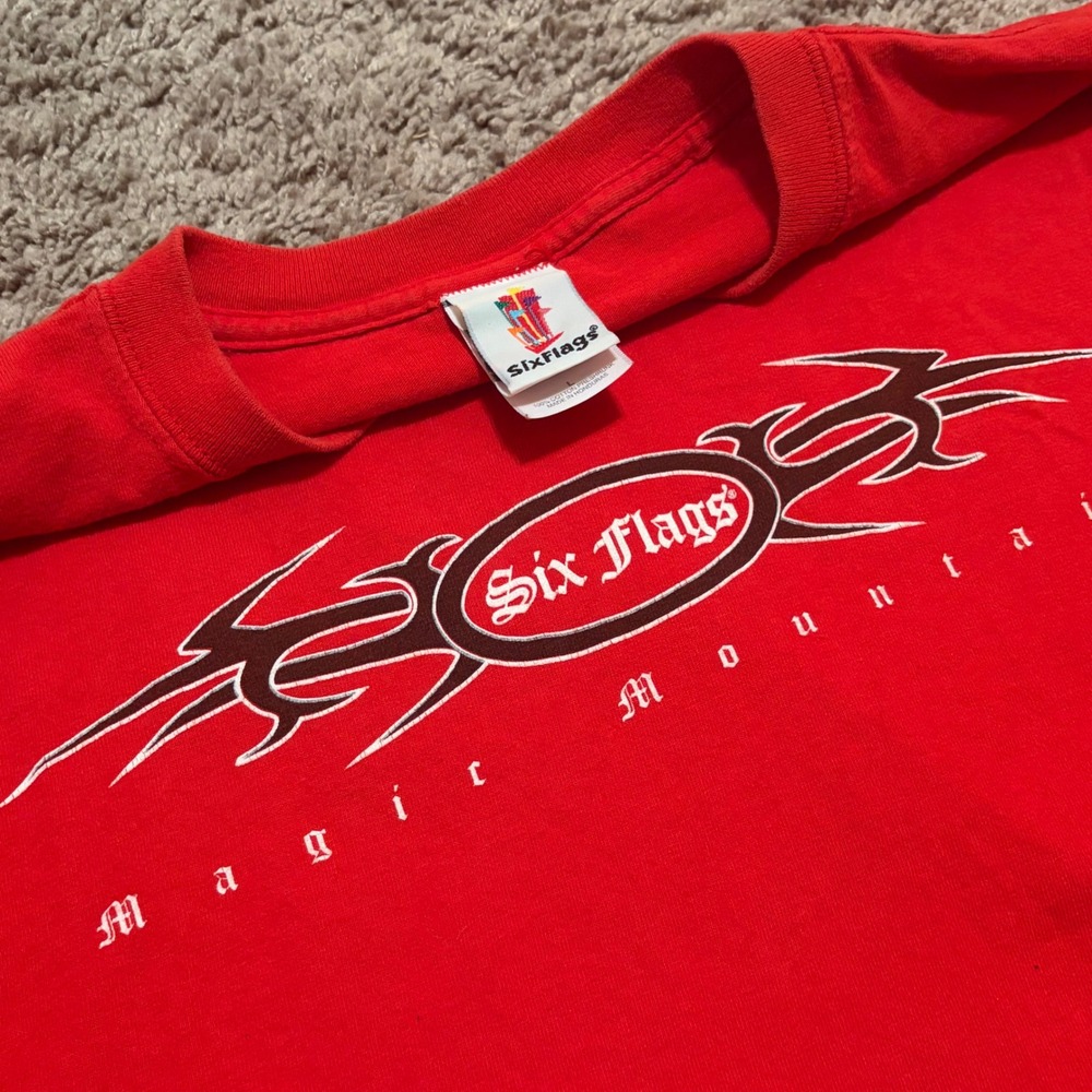 Vintage Six Flags Red Magic Mountain Y2K T-Shirt Large